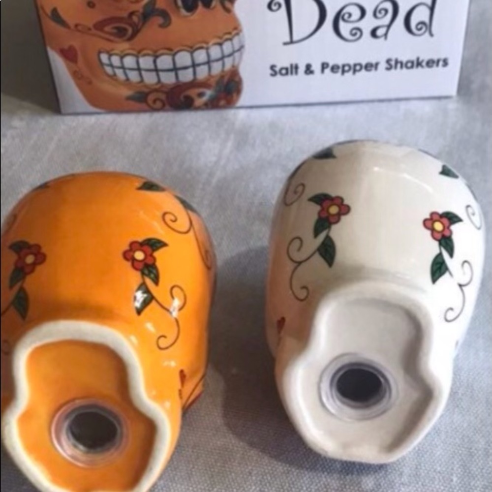 Day of the Dead Skull Salt and Pepper Shakers (NEW) - Picture 5 of 5